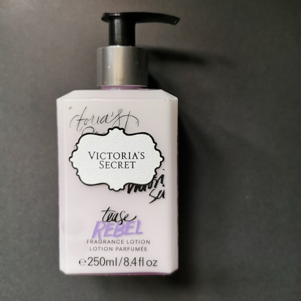 COPY - NEW - Victoria's Secret - Tease Rebel - Fragrance Lotion